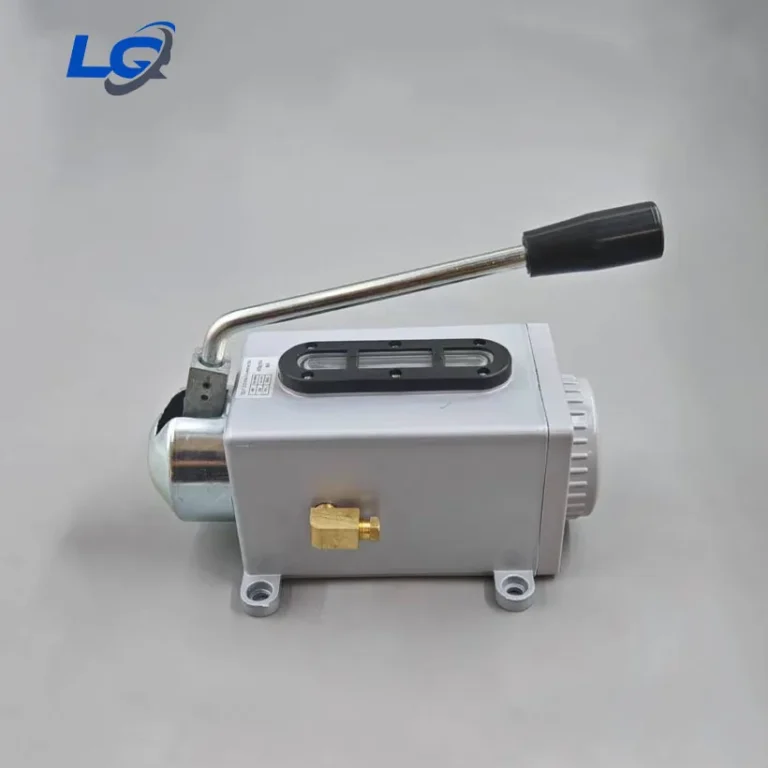 Hand cranked lubrication pump