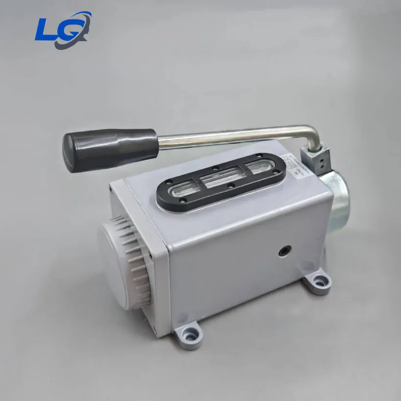 Hand cranked lubrication pump